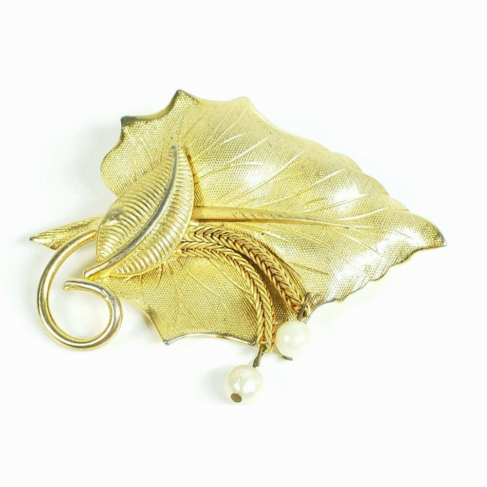 Vintage Gold Tone Leaf Brooch with Pearl Dangles
